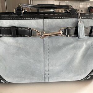 Coach Handbag / leather / navy and light blue /used / great condition
